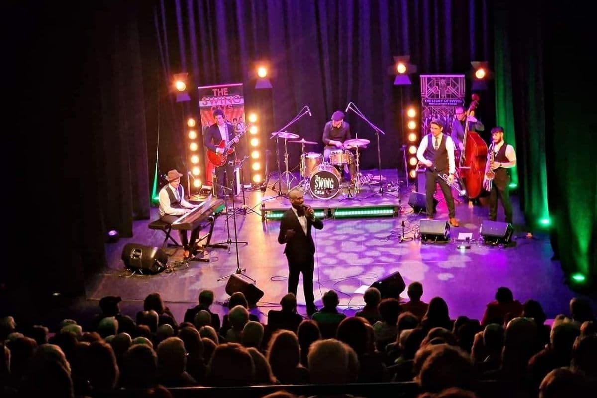 Corporate Event Entertainment for Large Company Functions | Magician Peter